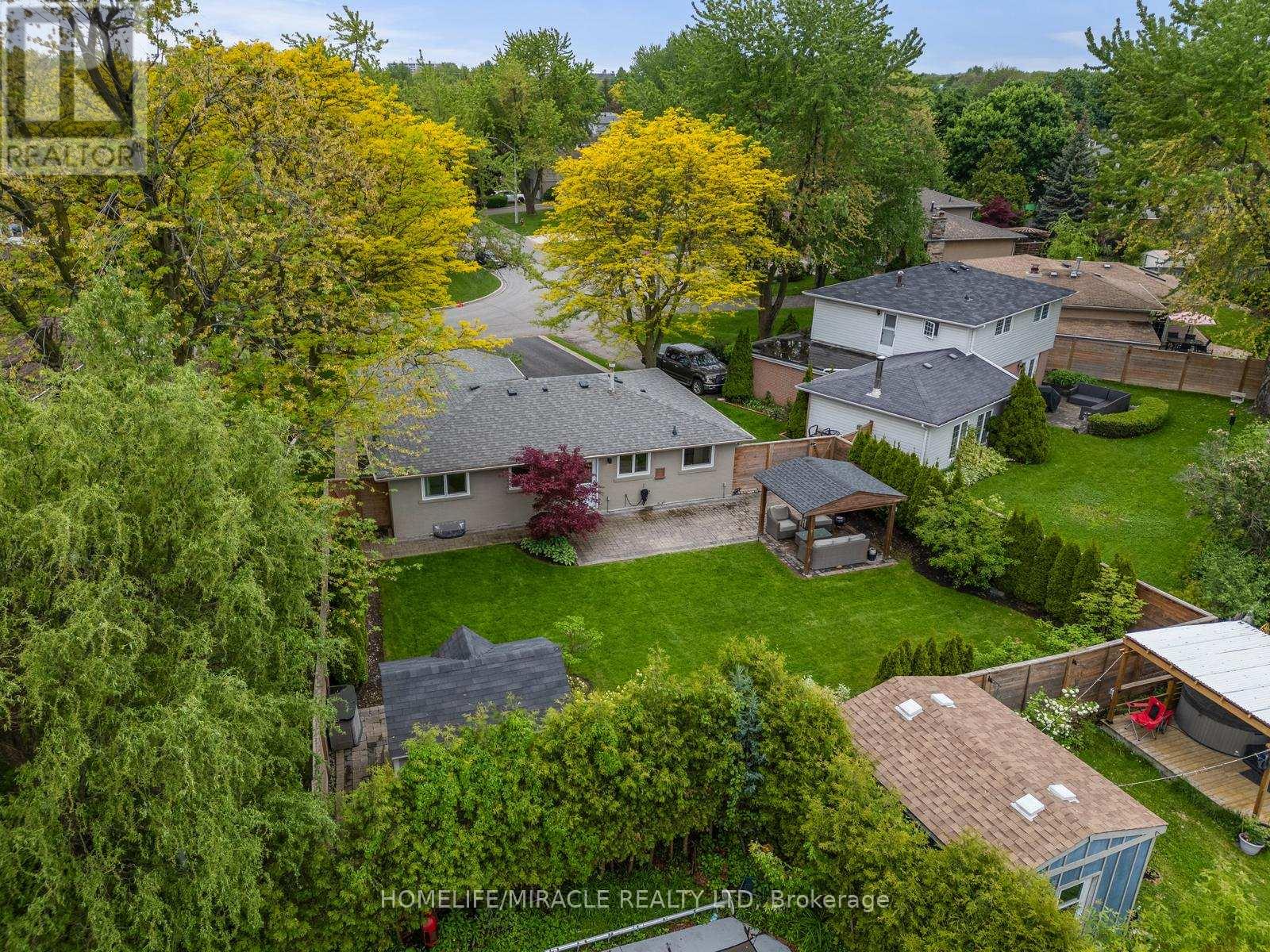 46 Farmington Drive, Brampton (Brampton East), Ontario  L6W 2V2 - Photo 45 - W12225538