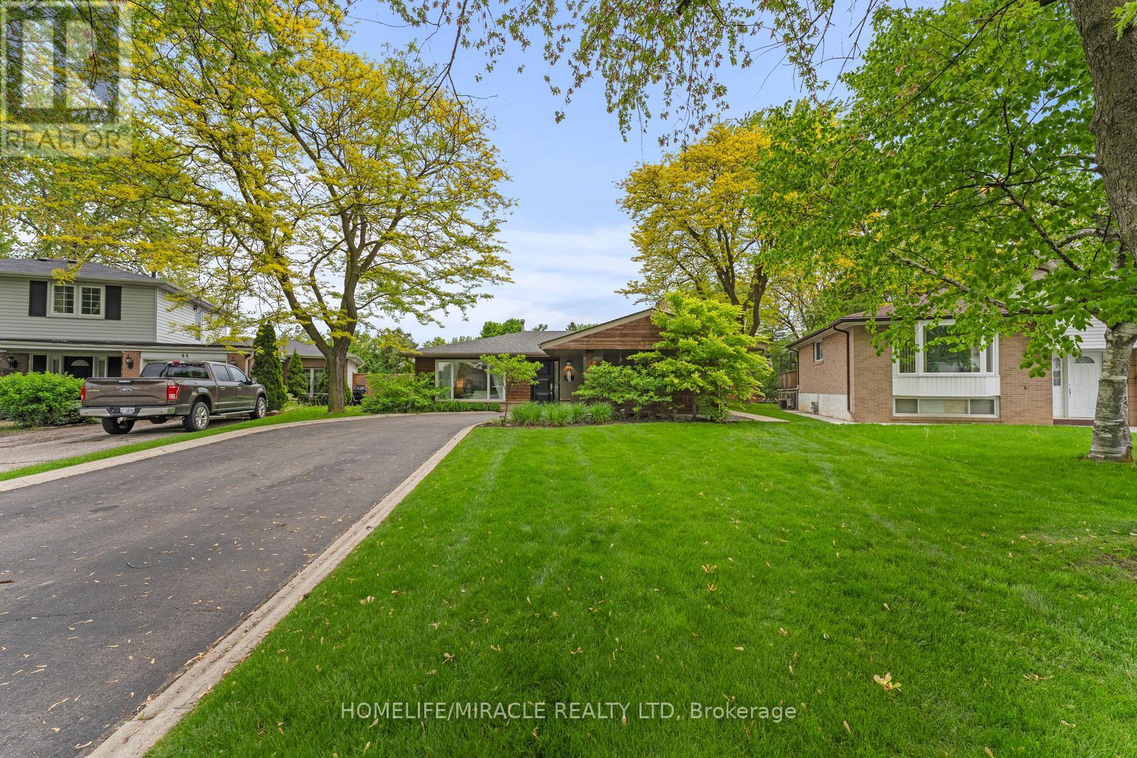 46 Farmington Drive, Brampton (Brampton East), Ontario  L6W 2V2 - Photo 6 - W12225538
