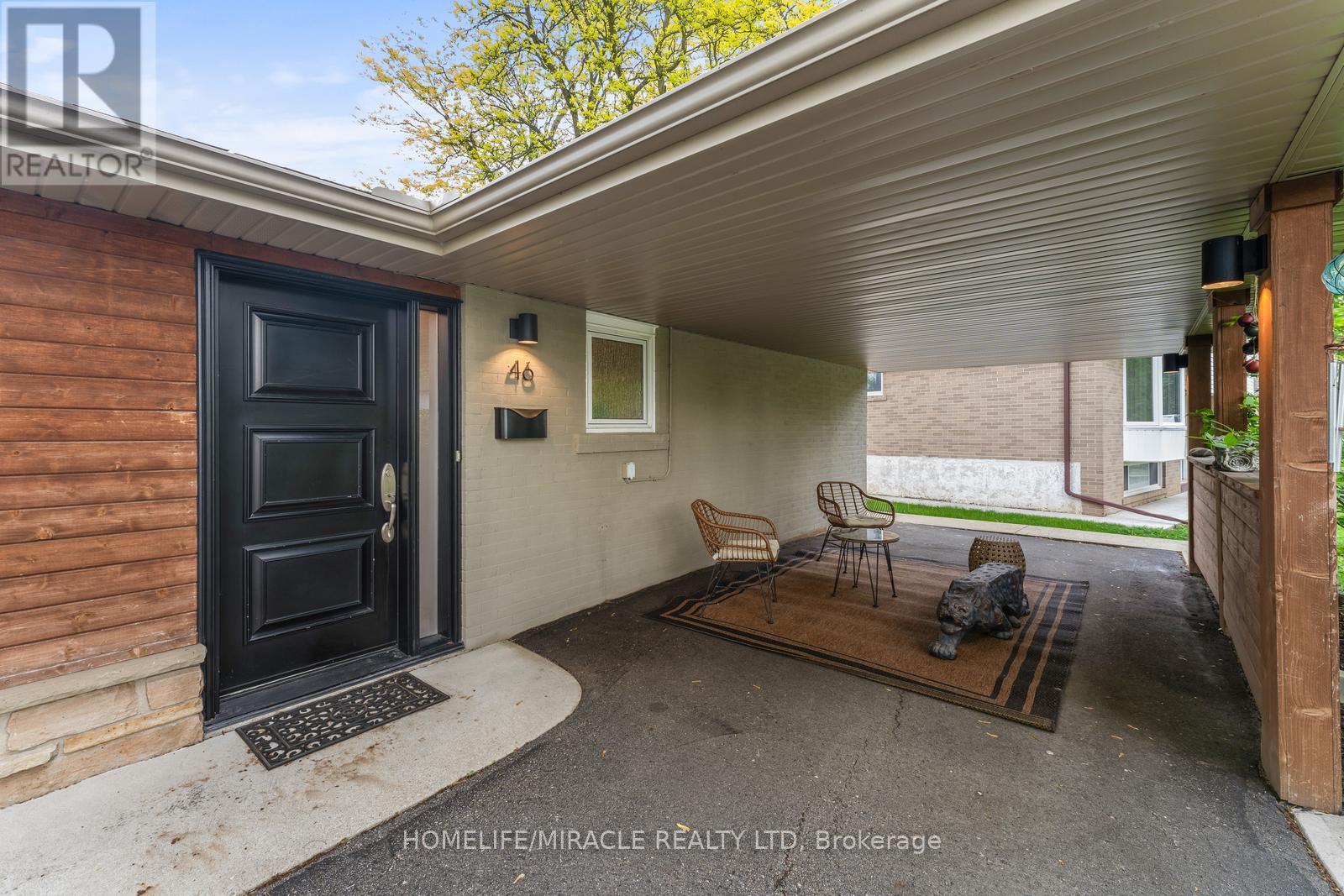46 Farmington Drive, Brampton (Brampton East), Ontario  L6W 2V2 - Photo 8 - W12225538