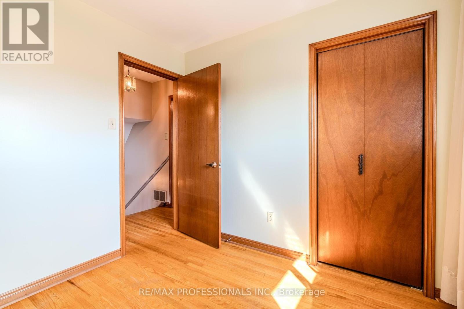 45 Chartwell Road, Toronto (Stonegate-Queensway), Ontario  M8Z 4E9 - Photo 16 - W12225686