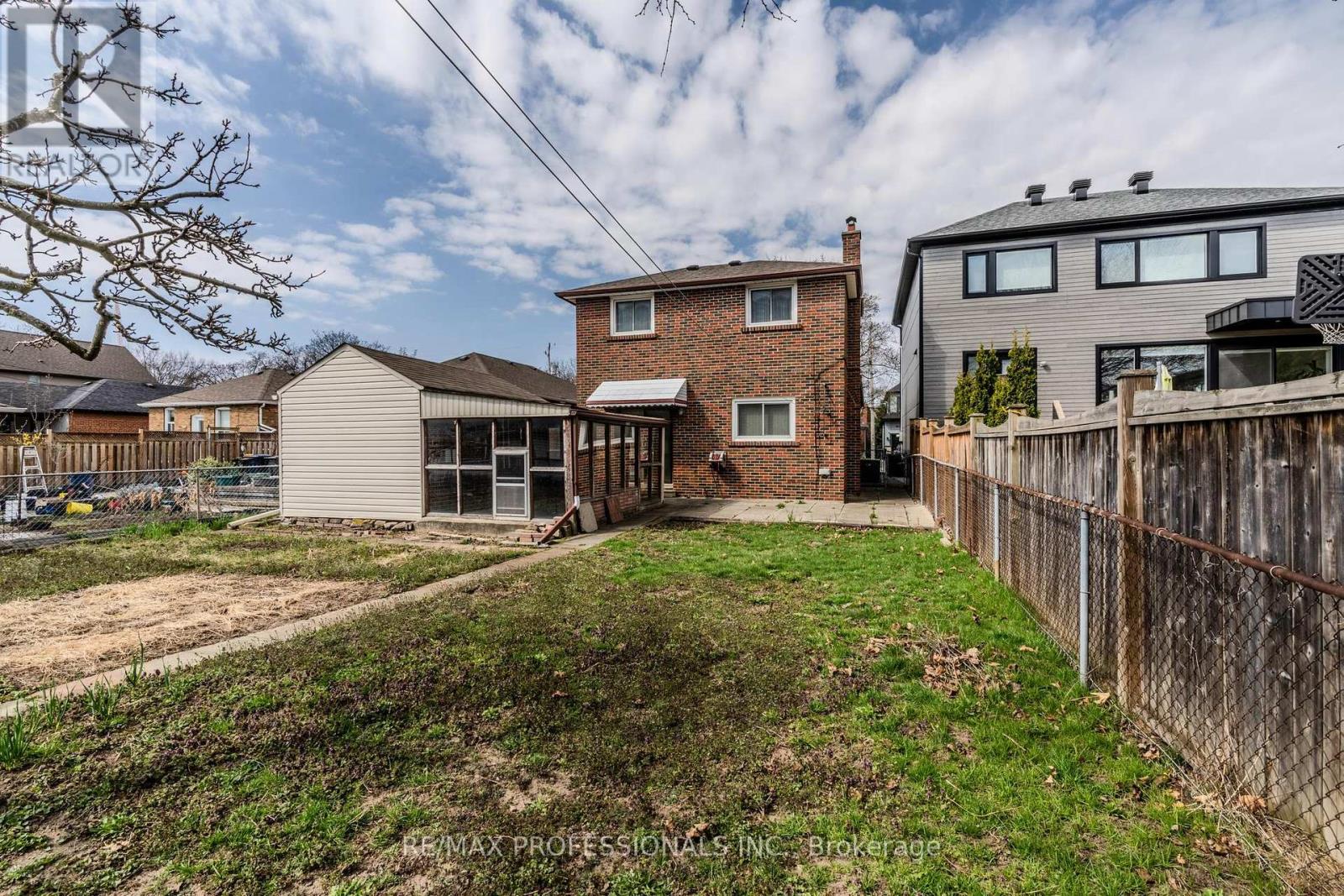 45 Chartwell Road, Toronto (Stonegate-Queensway), Ontario  M8Z 4E9 - Photo 6 - W12225686
