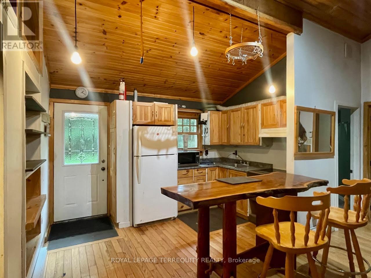 1143 Sherwood Forest Road, Bracebridge, Ontario  P1L 1X3 - Photo 6 - X12225478
