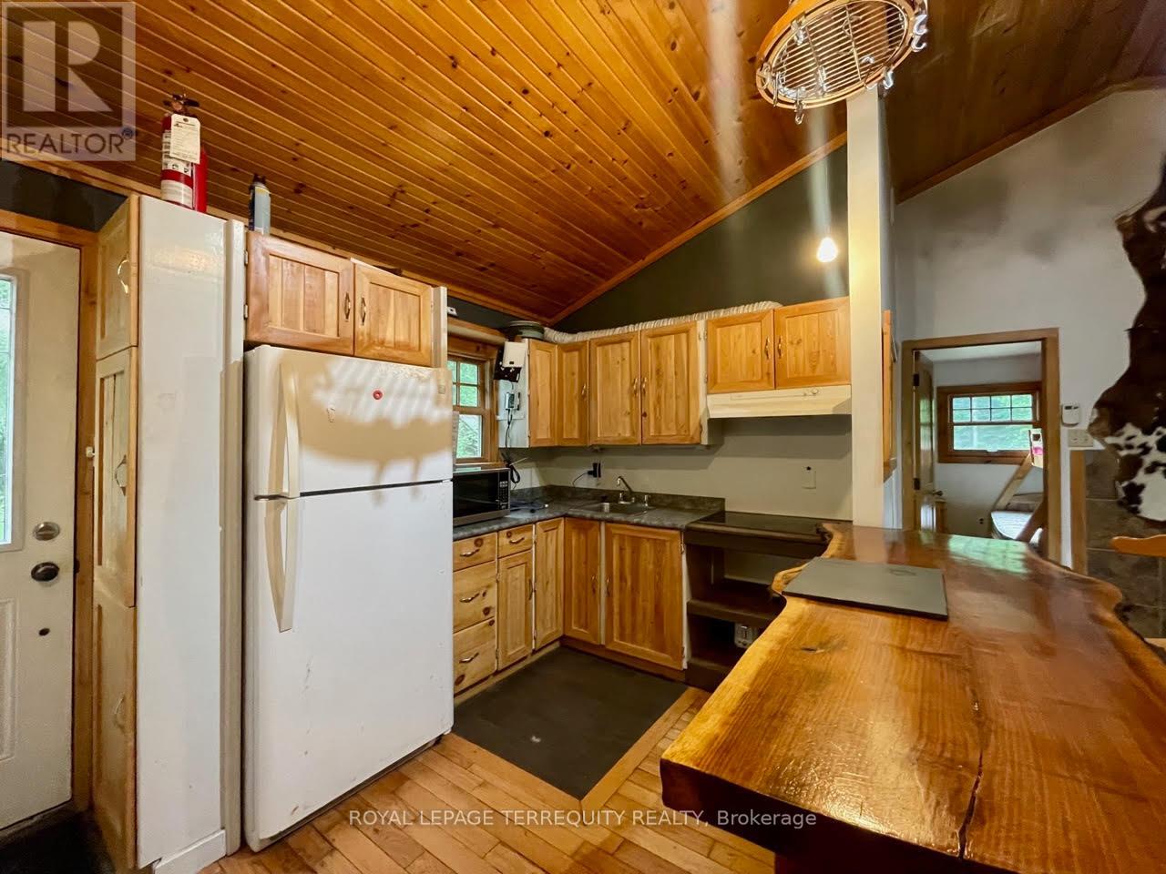 1143 Sherwood Forest Road, Bracebridge, Ontario  P1L 1X3 - Photo 7 - X12225478
