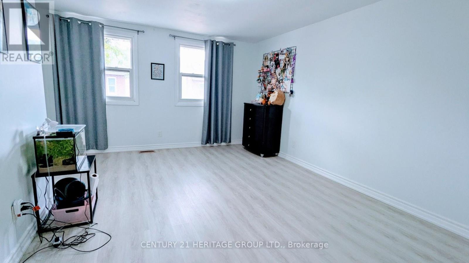 5 - 431 Keats Way, Waterloo, Ontario  N2L 5S7 - Photo 13 - X12225562
