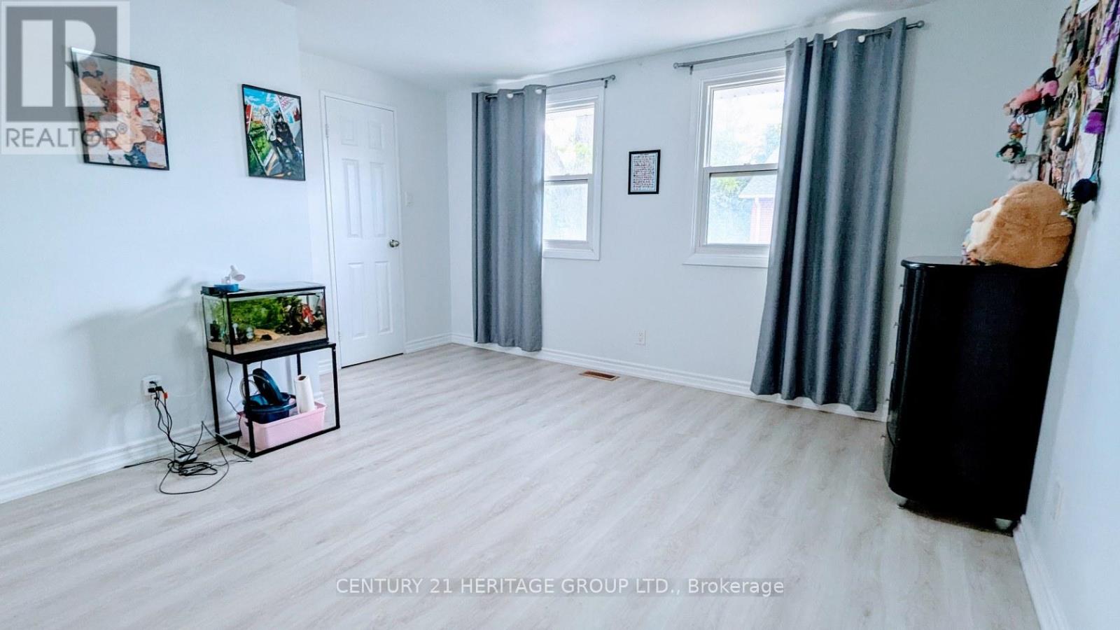 5 - 431 Keats Way, Waterloo, Ontario  N2L 5S7 - Photo 14 - X12225562