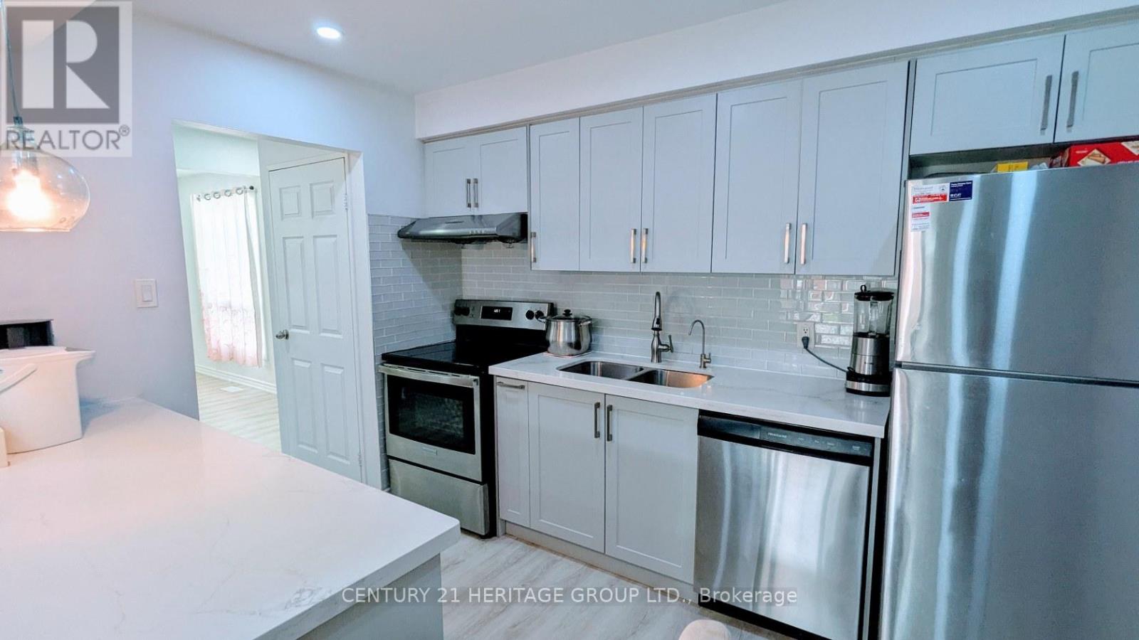 5 - 431 Keats Way, Waterloo, Ontario  N2L 5S7 - Photo 6 - X12225562