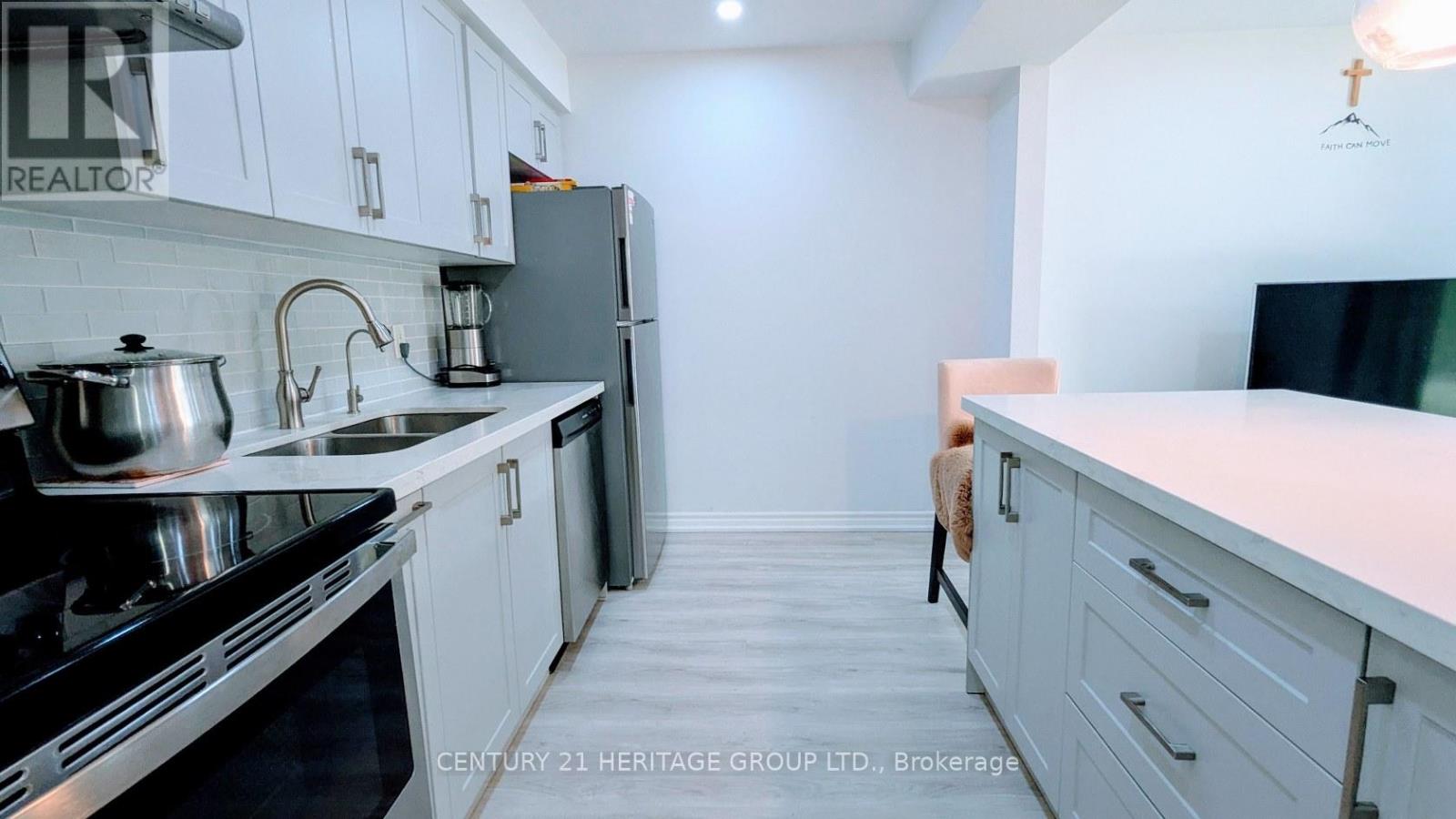 5 - 431 Keats Way, Waterloo, Ontario  N2L 5S7 - Photo 8 - X12225562