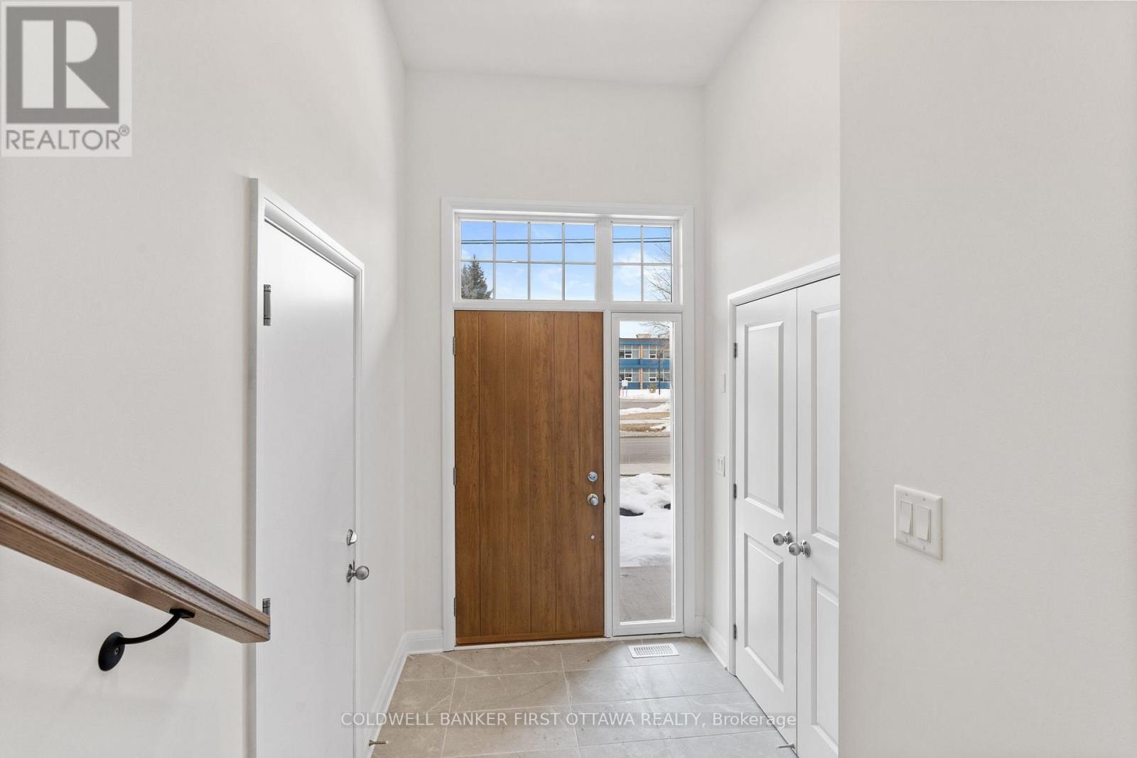 25 Utman Crescent, Carleton Place, Ontario  K7C 0J8 - Photo 3 - X12225794