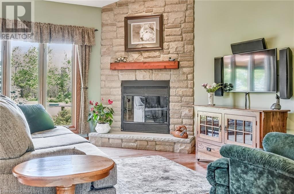 Property at 690 YORK Road image 4