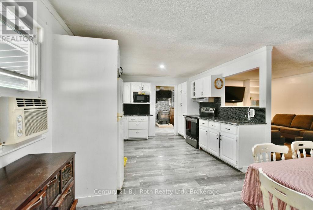 2286 Flos Ten Road E, Springwater, Ontario  L0L 1P0 - Photo 14 - S12225902