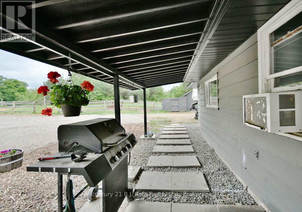 2286 Flos Ten Road E, Springwater, Ontario  L0L 1P0 - Photo 7 - S12225902