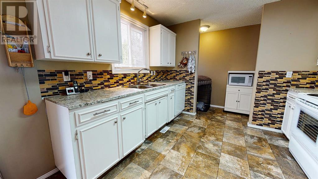 Property at 7 Valleyview Drive SW image 4