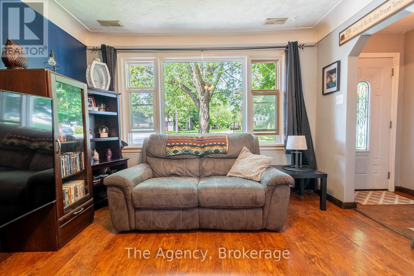 Property at 1025 STEELE STREET image 5