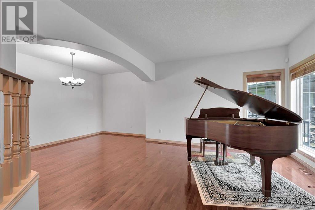 Property at 54 Royal Birch Landing NW image 3
