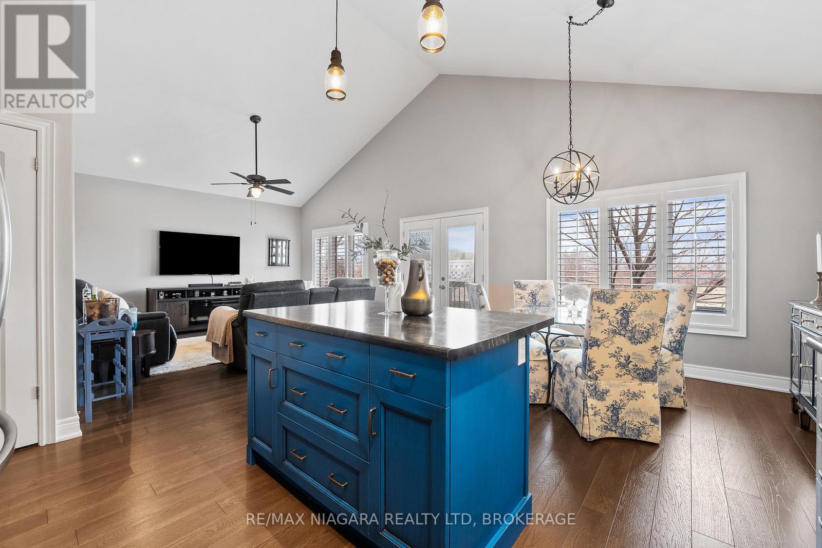 Property at 86 PARKSIDE DRIVE image 5