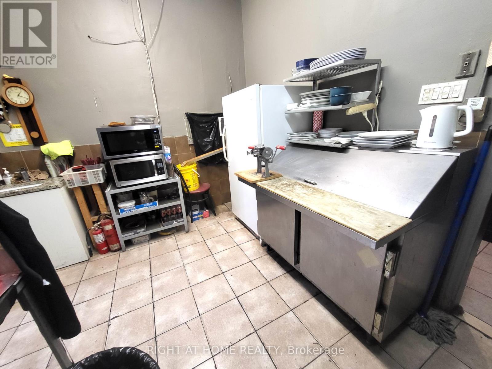Property at 825 RUNNYMEDE ROAD image 4