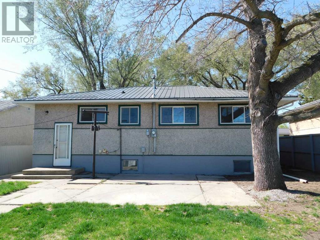 Property at 68 Spruce Avenue W image 3