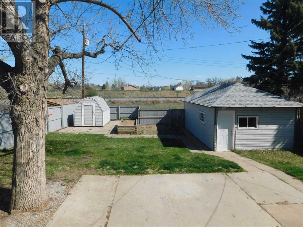Property at 68 Spruce Avenue W image 4