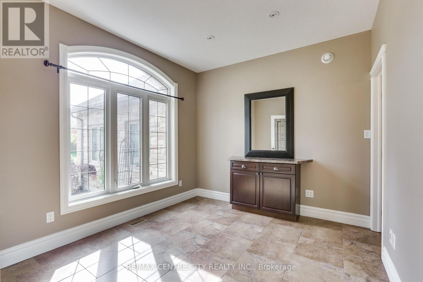 Property at 85 PRINCE OF WALES GATE image 4