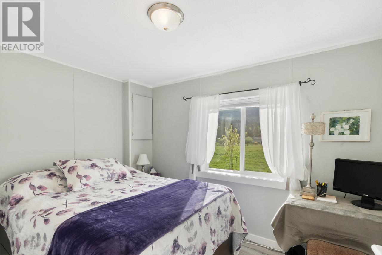 948 Bridgeview Road, Castlegar, British Columbia  V1N 4K9 - Photo 21 - 2479172