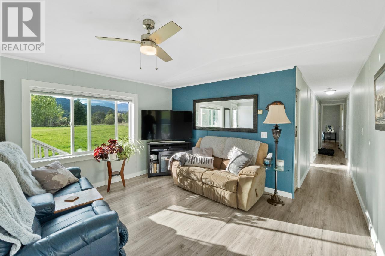 948 Bridgeview Road, Castlegar, British Columbia  V1N 4K9 - Photo 18 - 2479172
