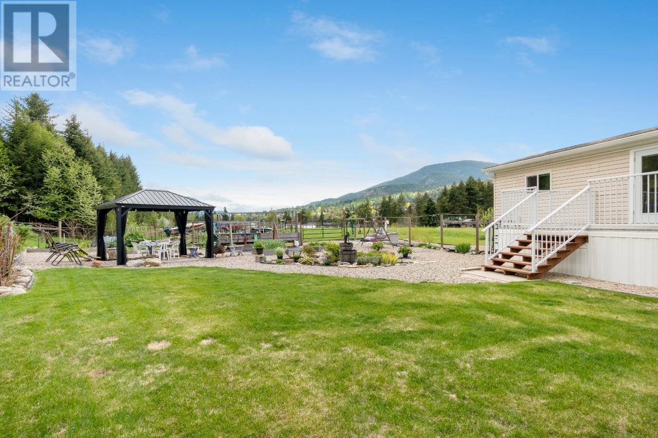948 Bridgeview Road, Castlegar, British Columbia  V1N 4K9 - Photo 10 - 2479172