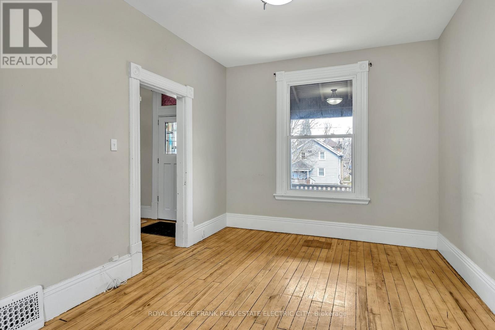 617 Aylmer Street N, Peterborough, Ontario  K9H 3X2 - Photo 4 - X12226158