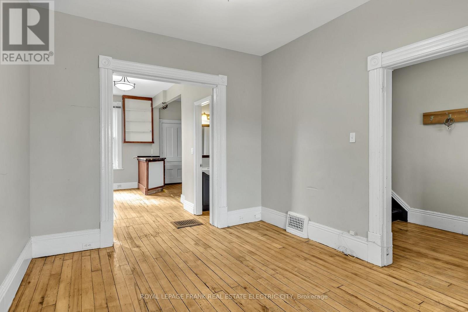 617 Aylmer Street N, Peterborough, Ontario  K9H 3X2 - Photo 5 - X12226158