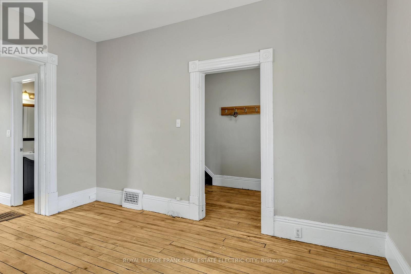 617 Aylmer Street N, Peterborough, Ontario  K9H 3X2 - Photo 6 - X12226158
