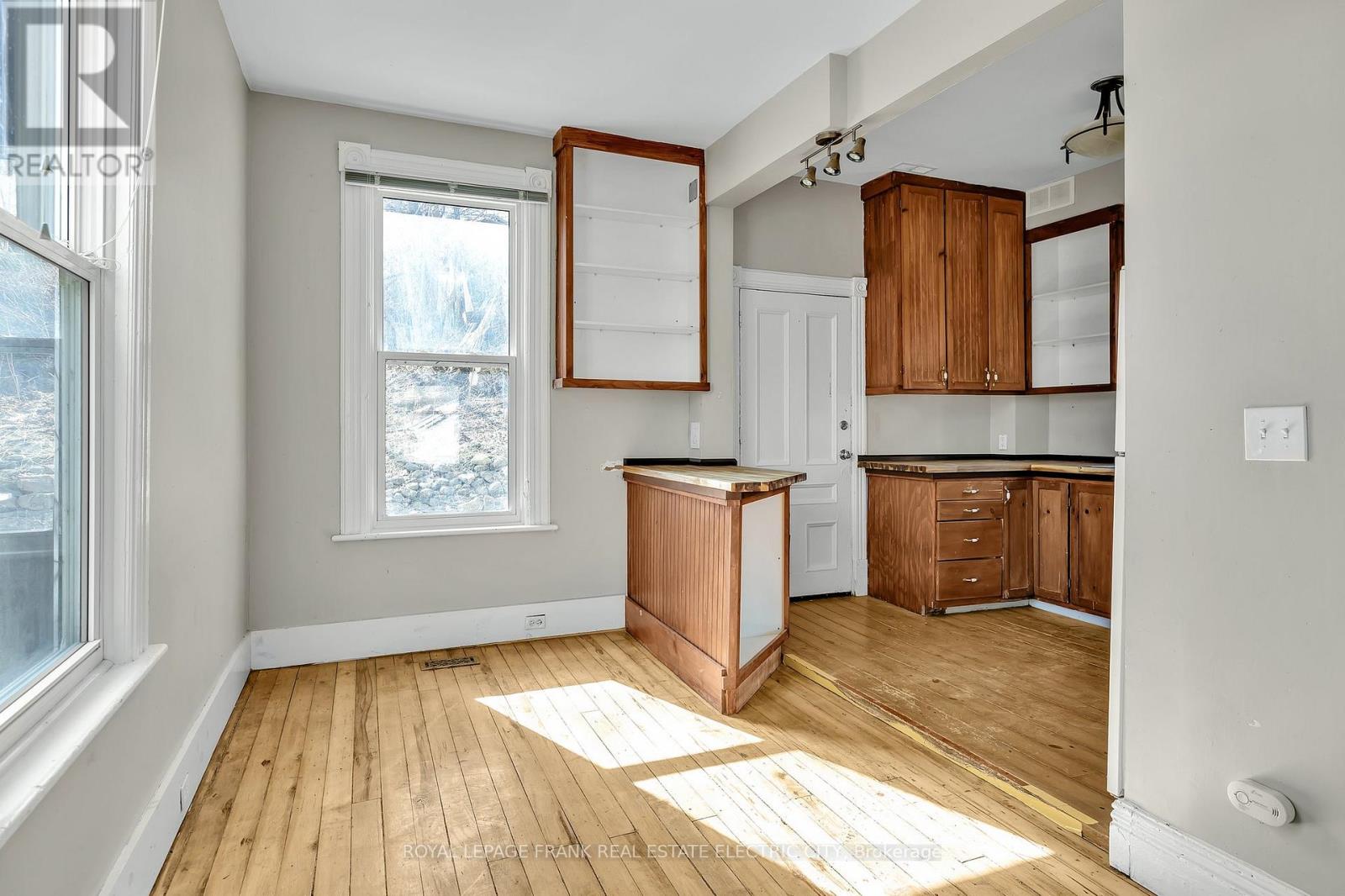 617 Aylmer Street N, Peterborough, Ontario  K9H 3X2 - Photo 8 - X12226158
