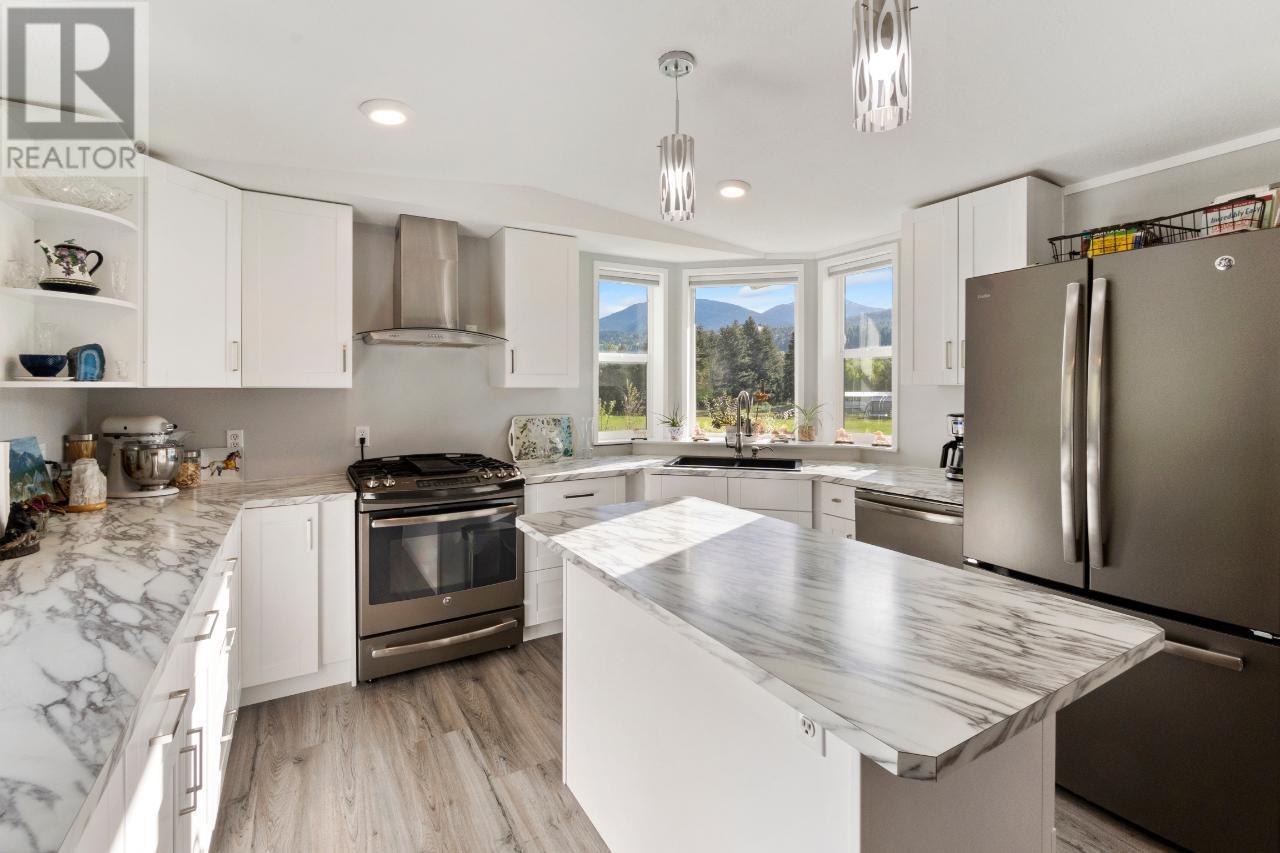 948 Bridgeview Road, Castlegar, British Columbia  V1N 4K9 - Photo 14 - 2479172
