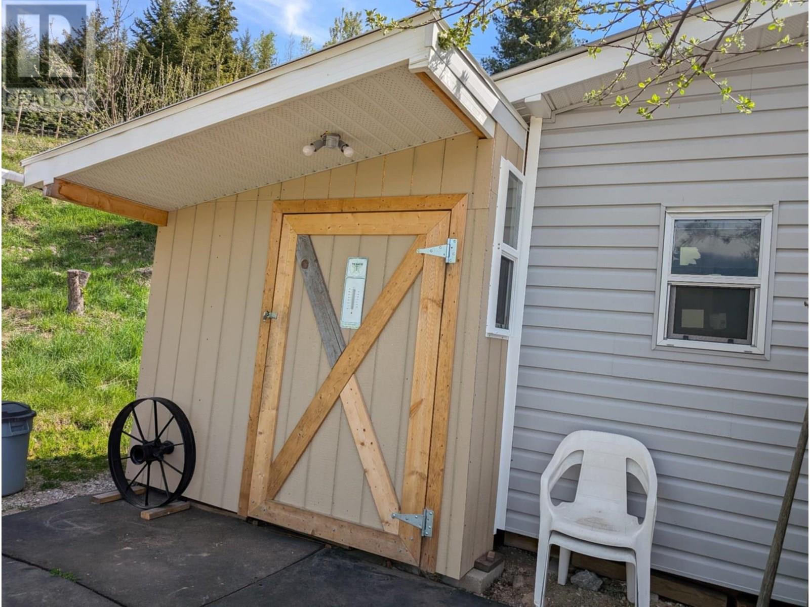 948 Bridgeview Road, Castlegar, British Columbia  V1N 4K9 - Photo 35 - 2479172