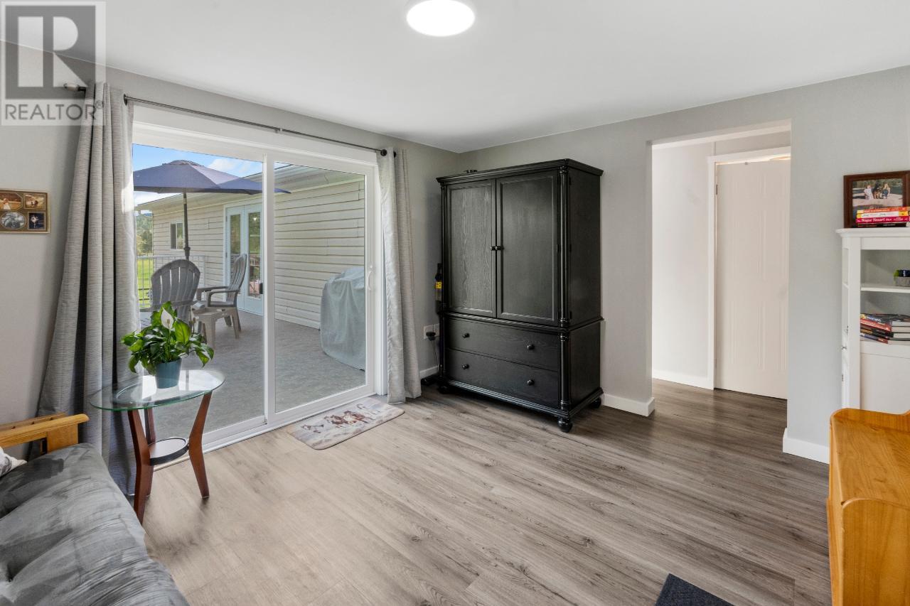 948 Bridgeview Road, Castlegar, British Columbia  V1N 4K9 - Photo 30 - 2479172
