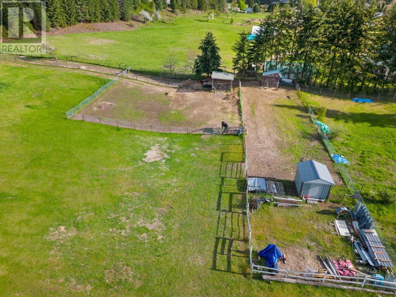 948 Bridgeview Road, Castlegar, British Columbia  V1N 4K9 - Photo 5 - 2479172