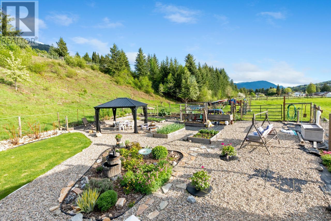 948 Bridgeview Road, Castlegar, British Columbia  V1N 4K9 - Photo 12 - 2479172