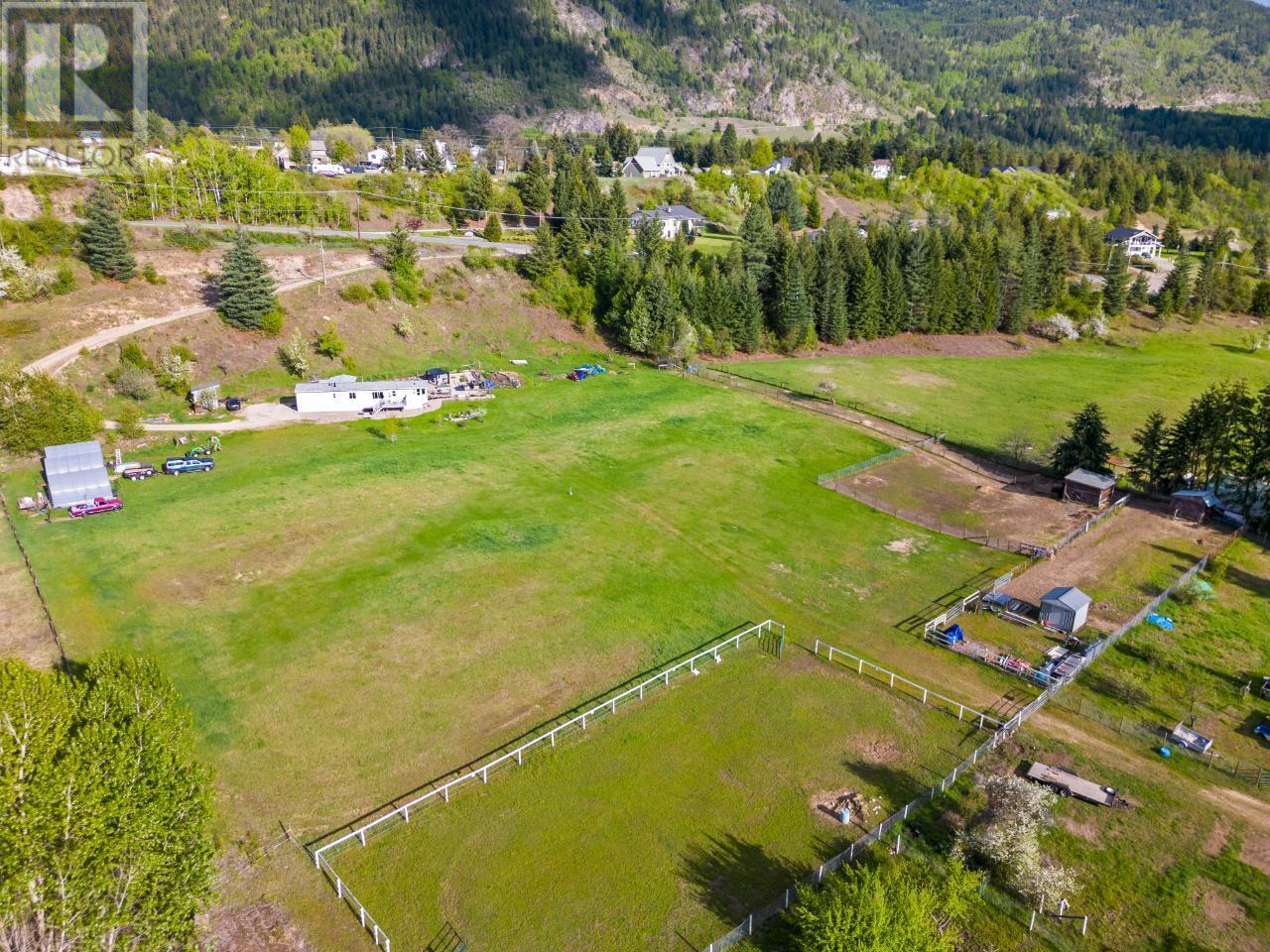 948 Bridgeview Road, Castlegar, British Columbia  V1N 4K9 - Photo 38 - 2479172
