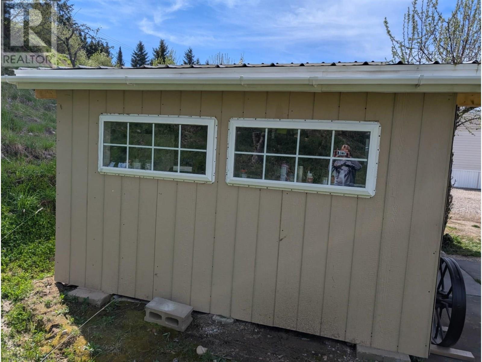 948 Bridgeview Road, Castlegar, British Columbia  V1N 4K9 - Photo 34 - 2479172