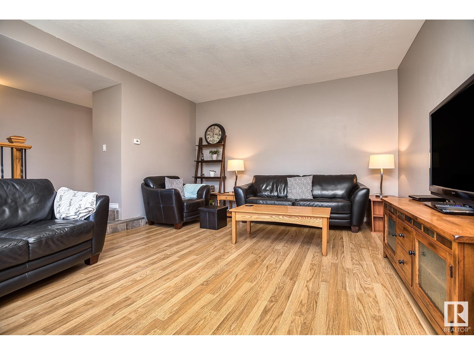 Property at 10515 46 ST NW image 5