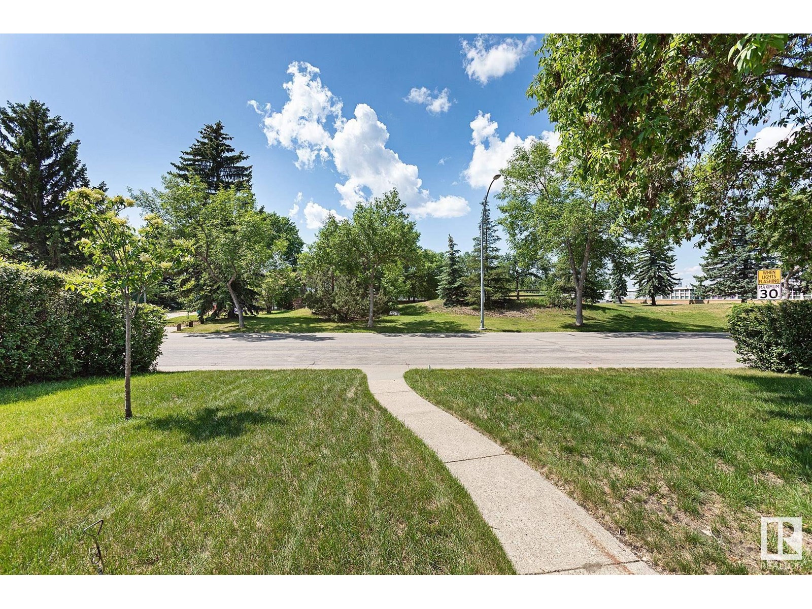 Property at 10515 46 ST NW image 1