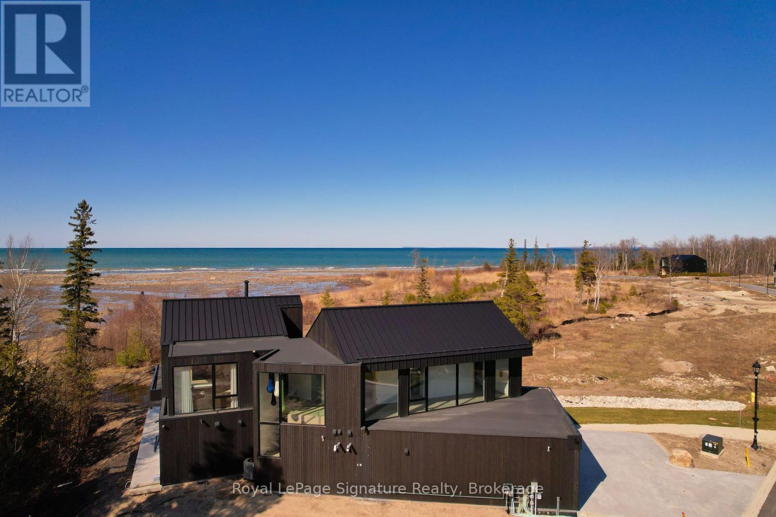 120 Sebastian Street, Blue Mountains, Ontario  N0H 1J0 - Photo 3 - X12226208