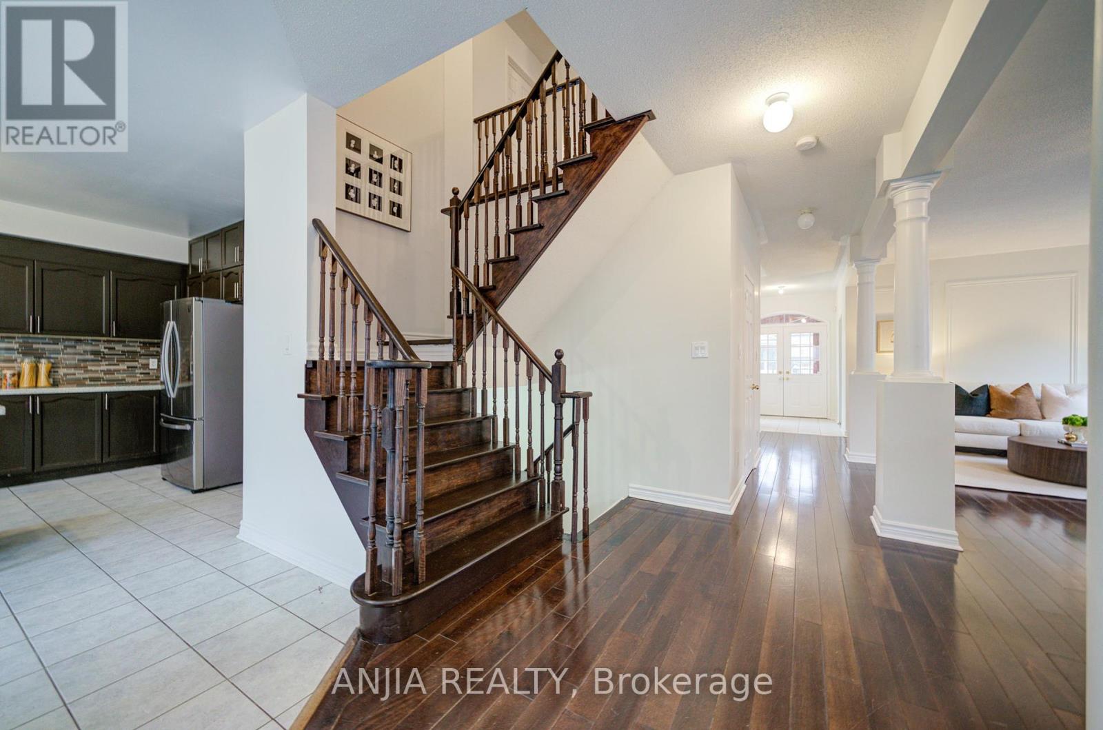 91 Crawford Street, Markham (Berczy), Ontario  L6C 2W3 - Photo 13 - N12225925