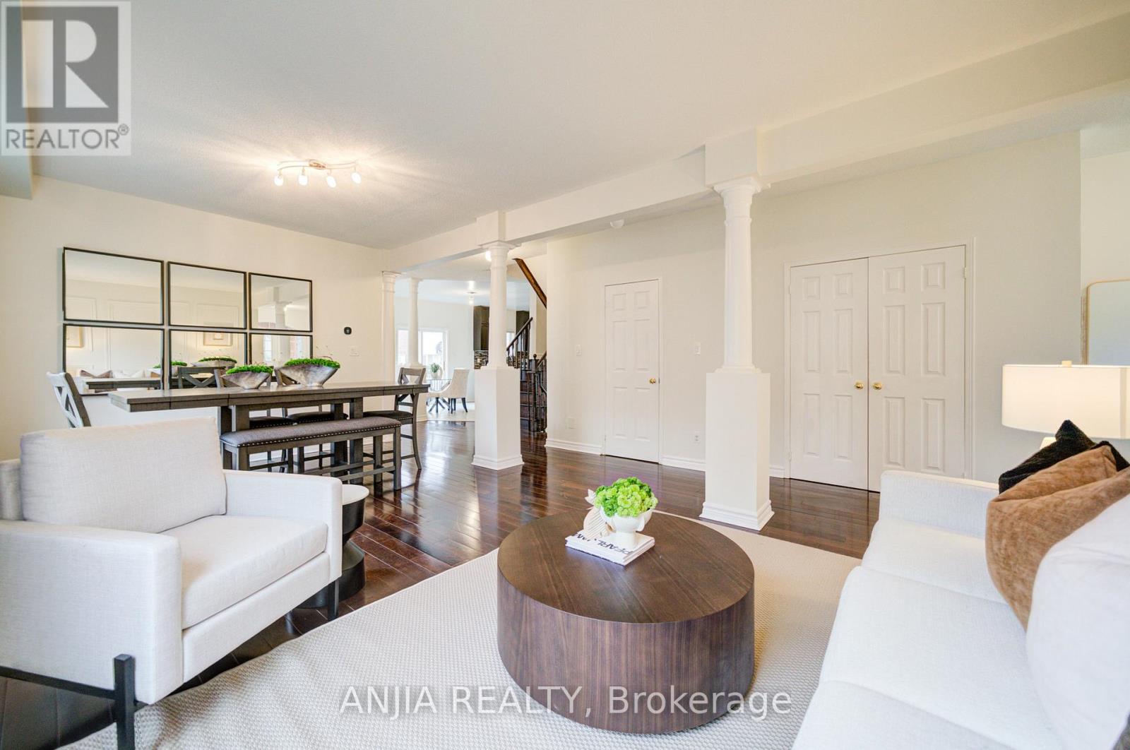 91 Crawford Street, Markham (Berczy), Ontario  L6C 2W3 - Photo 8 - N12225925