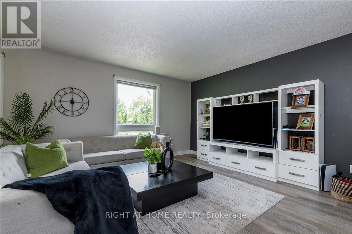 Property at 70 METRO ROAD S image 1