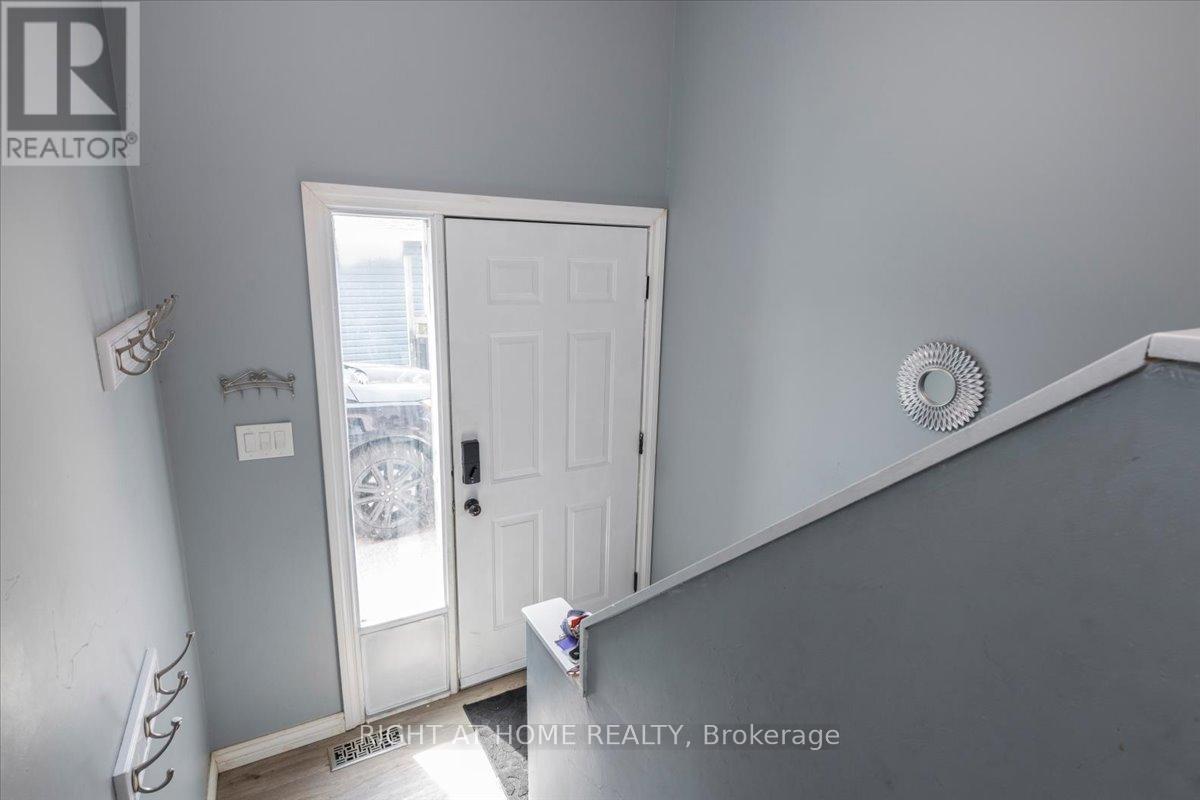 Property at 70 METRO ROAD S image 3