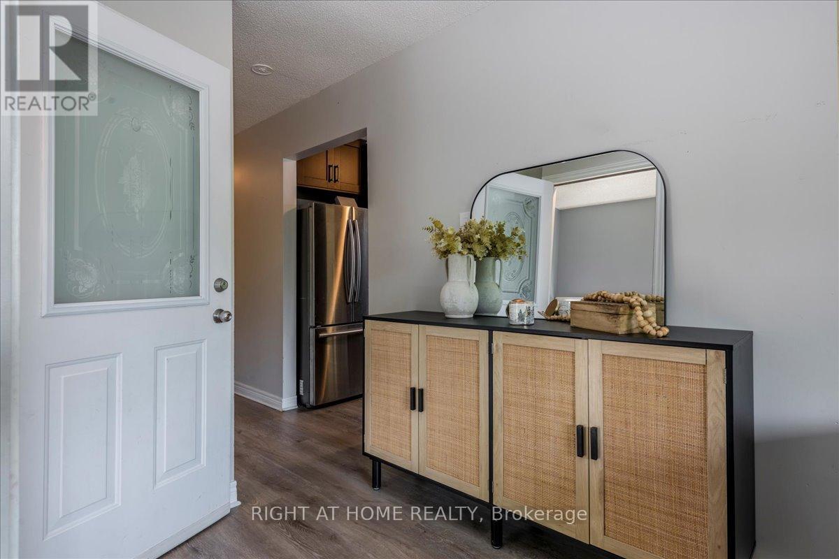 Property at 70 METRO ROAD S image 4