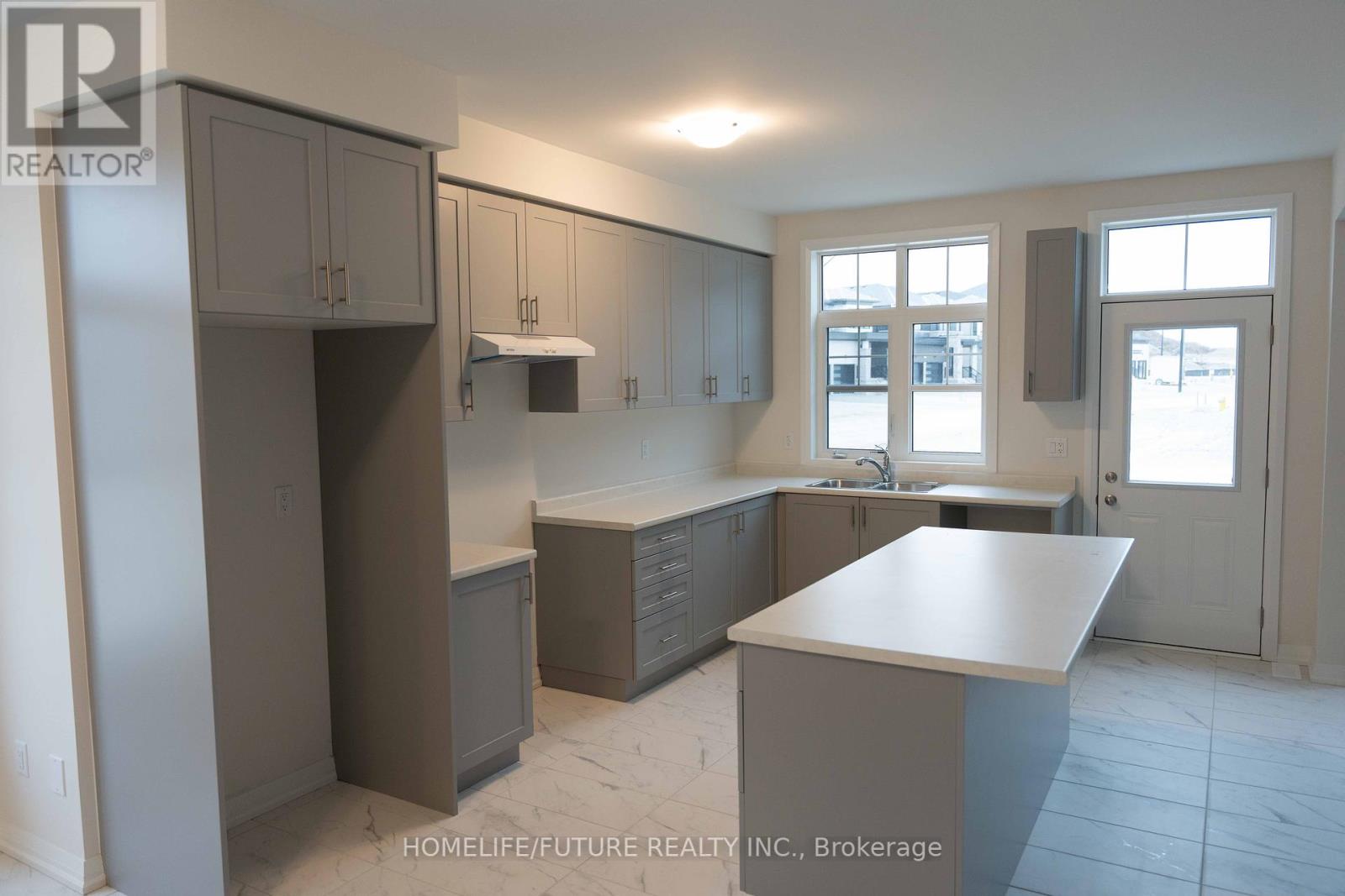 Property at 77 FEDERICA CRESCENT image 4
