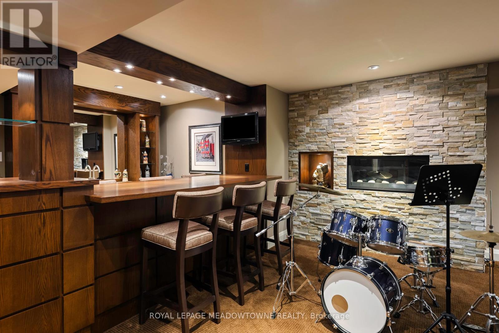 28 Pine Tree Crescent, Brampton (Brampton East), Ontario  L6W 1C8 - Photo 34 - W12225889