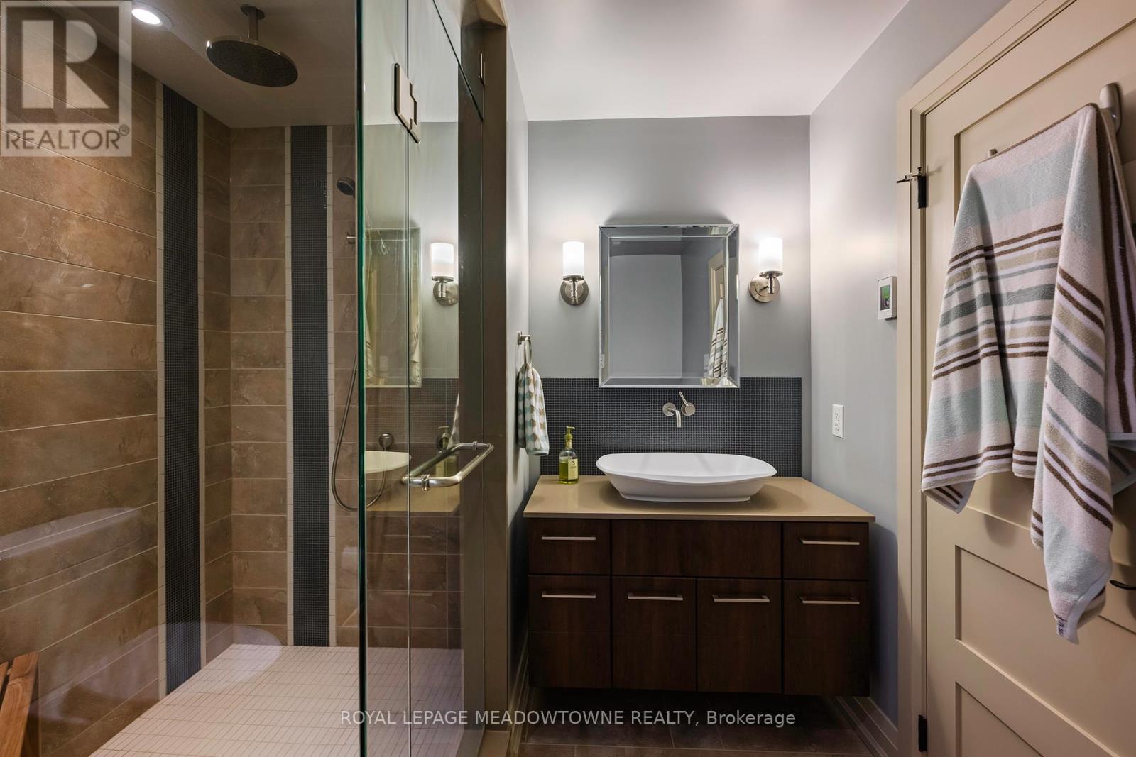 28 Pine Tree Crescent, Brampton (Brampton East), Ontario  L6W 1C8 - Photo 38 - W12225889