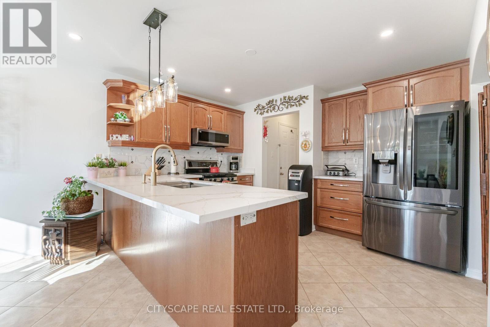 Property at 657 SYMONS CROSS image 3