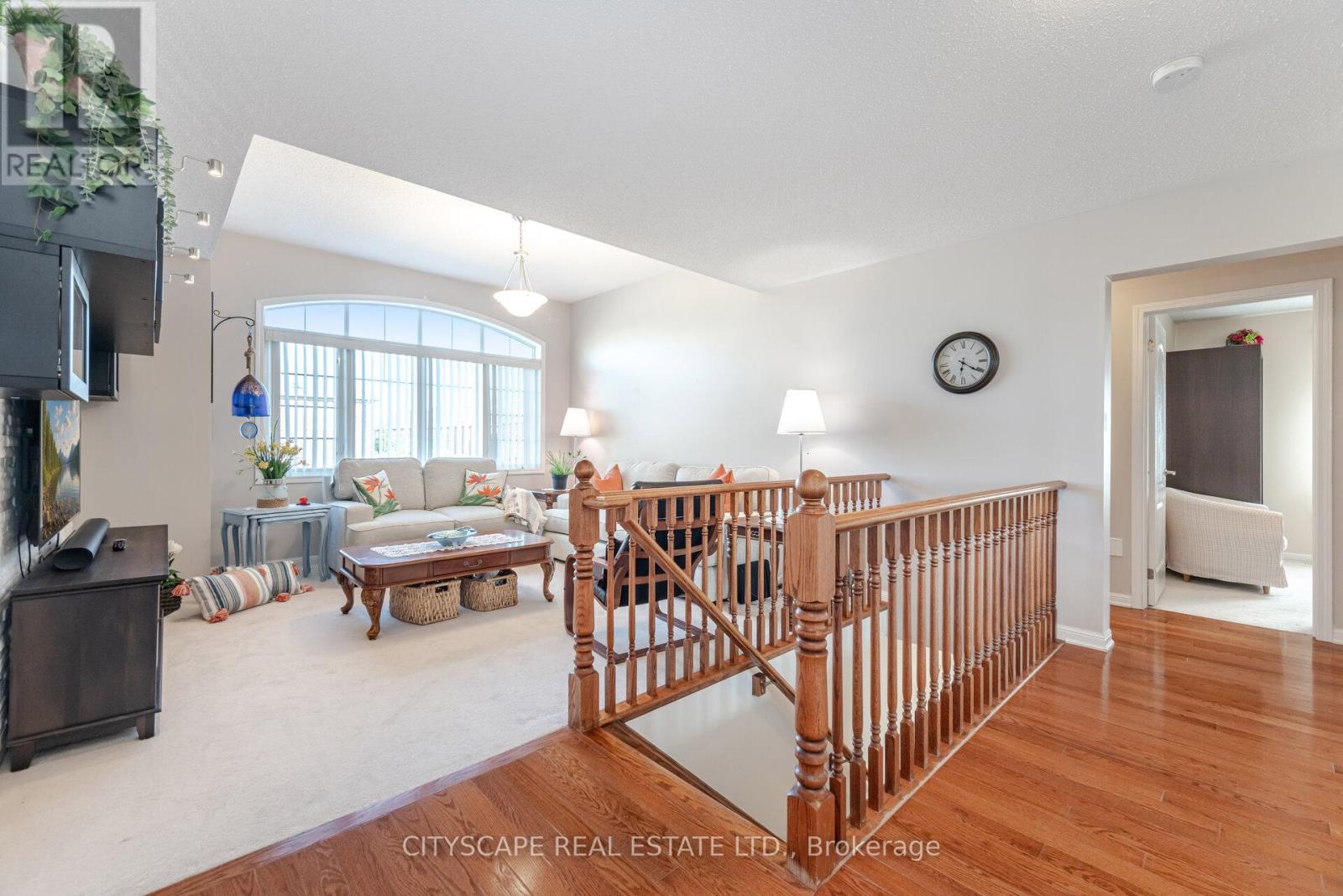 Property at 657 SYMONS CROSS image 5
